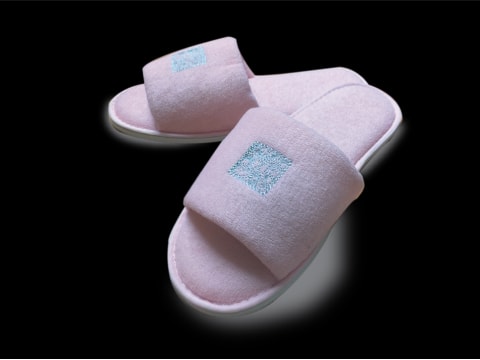 รองเท้าสลิปเปอร์พร้อมโลโก้ Slipper-Logo-2